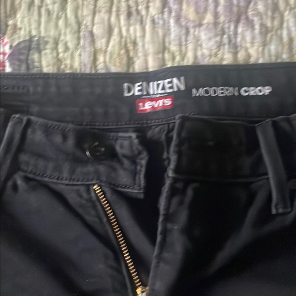 Levi’s modern crop size 16